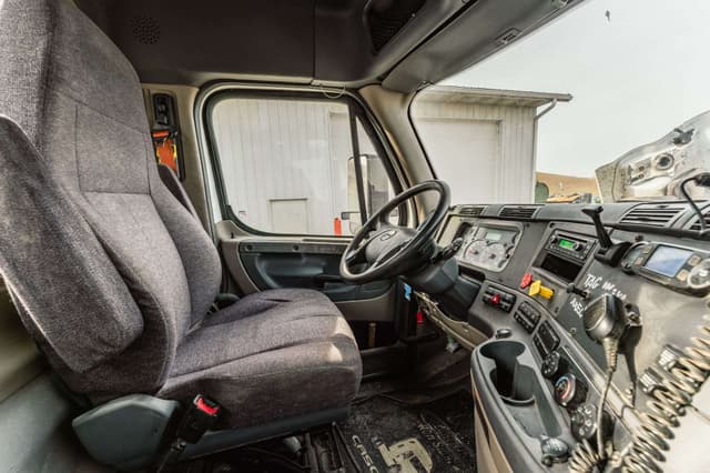 Image of Freightliner Cascadia 120 equipment image 2