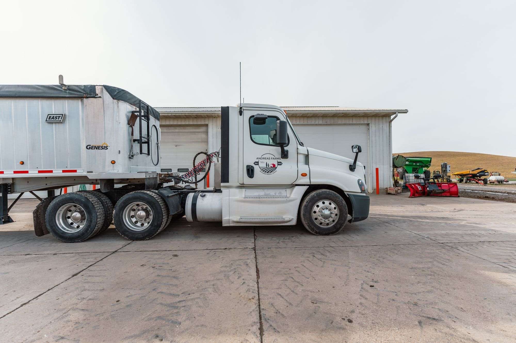 2017 Freightliner Cascadia 120 Equipment Image0