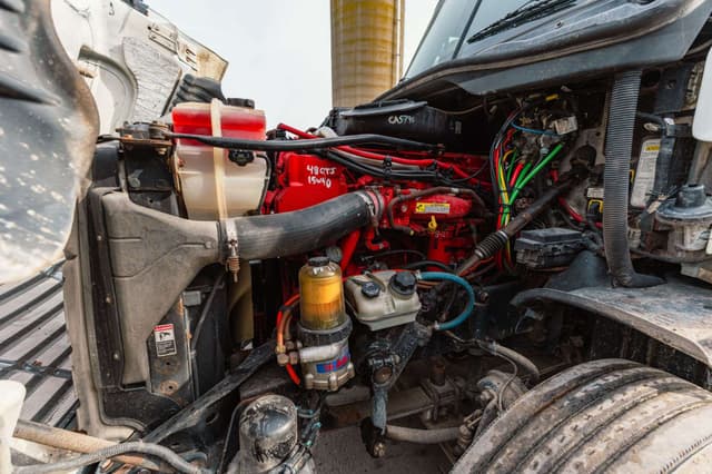 Image of Freightliner Cascadia 120 equipment image 3