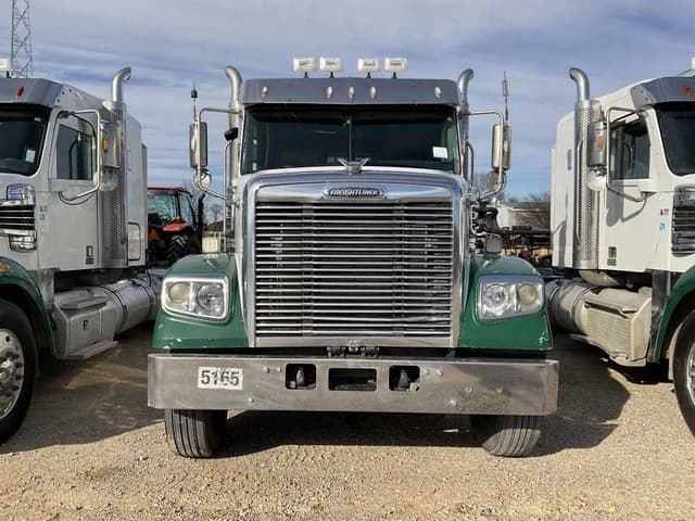 Image of Freightliner 122SD equipment image 1