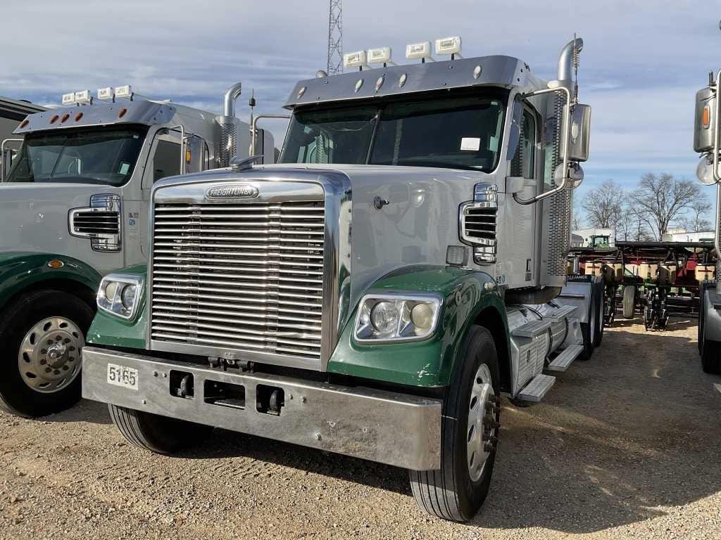 2017 Freightliner 122SD Equipment Image0