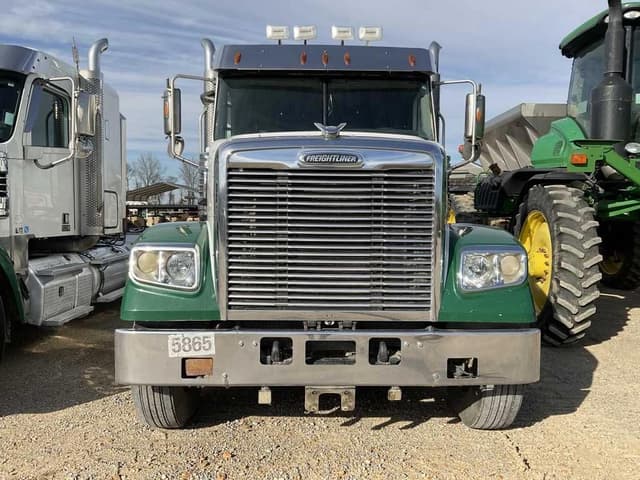 Image of Freightliner 1225D equipment image 1