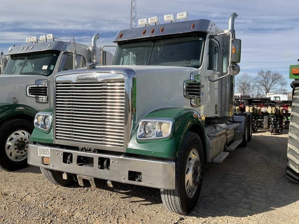 Image of Freightliner 1225D Primary image