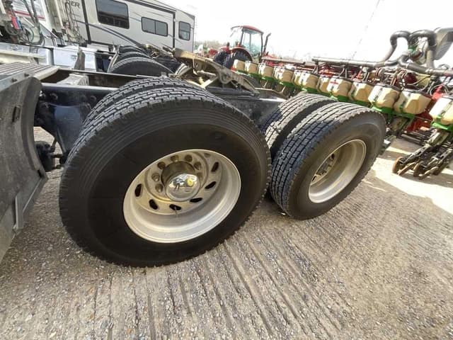 Image of Freightliner 1225D equipment image 4