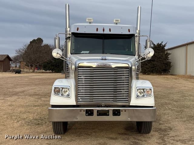 Image of Freightliner 122SD equipment image 1
