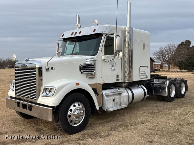 2017 Freightliner 122SD Equipment Image0