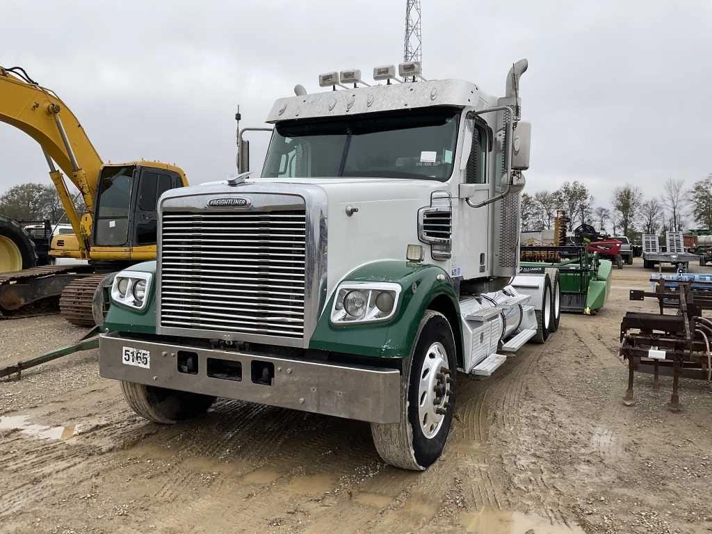 2017 Freightliner 122SD Equipment Image0