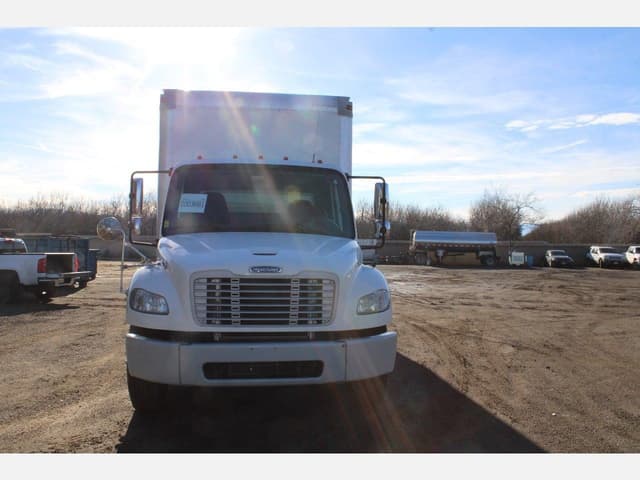 Image of Freightliner Business Class M2 106 equipment image 1