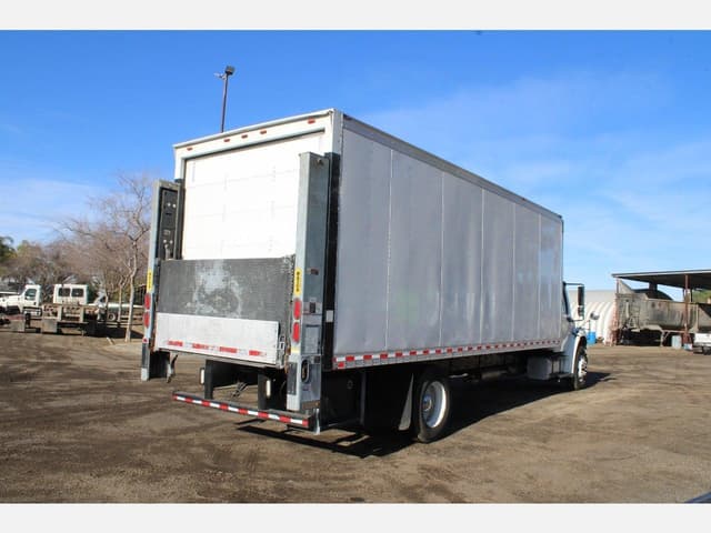 Image of Freightliner Business Class M2 106 equipment image 4