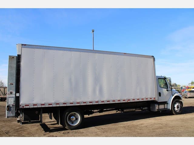 Image of Freightliner Business Class M2 106 equipment image 3