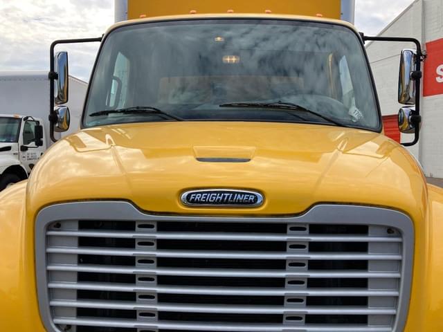 Image of Freightliner Business Class M2 106 equipment image 1
