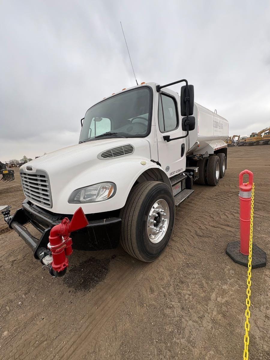 2017 Freightliner Business Class M2 106 Equipment Image0