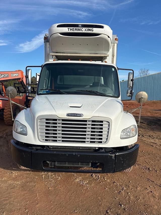 Image of Freightliner Business Class M2 106 equipment image 1