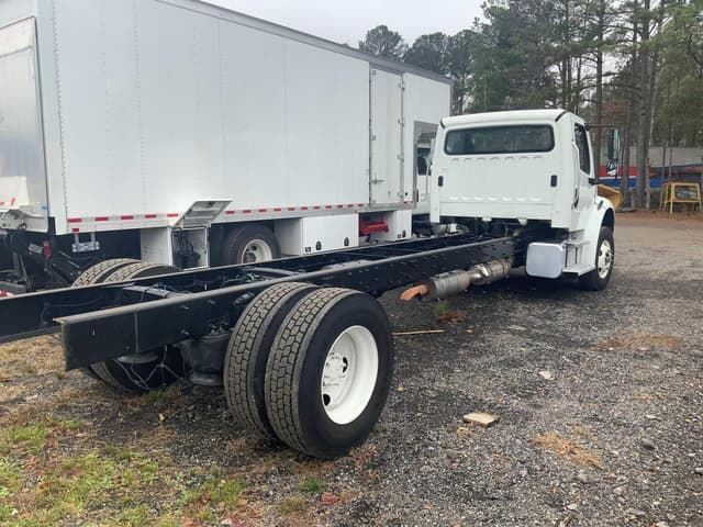 Image of Freightliner Business Class M2 106 equipment image 4