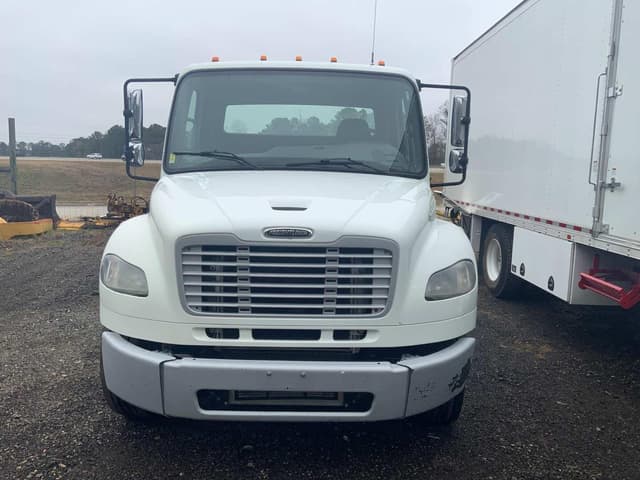 Image of Freightliner Business Class M2 106 equipment image 1
