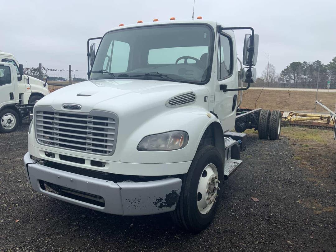 Image of Freightliner Business Class M2 106 Primary image