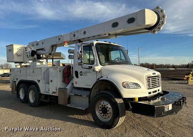 Image of Freightliner Business Class M2 106 equipment image 2