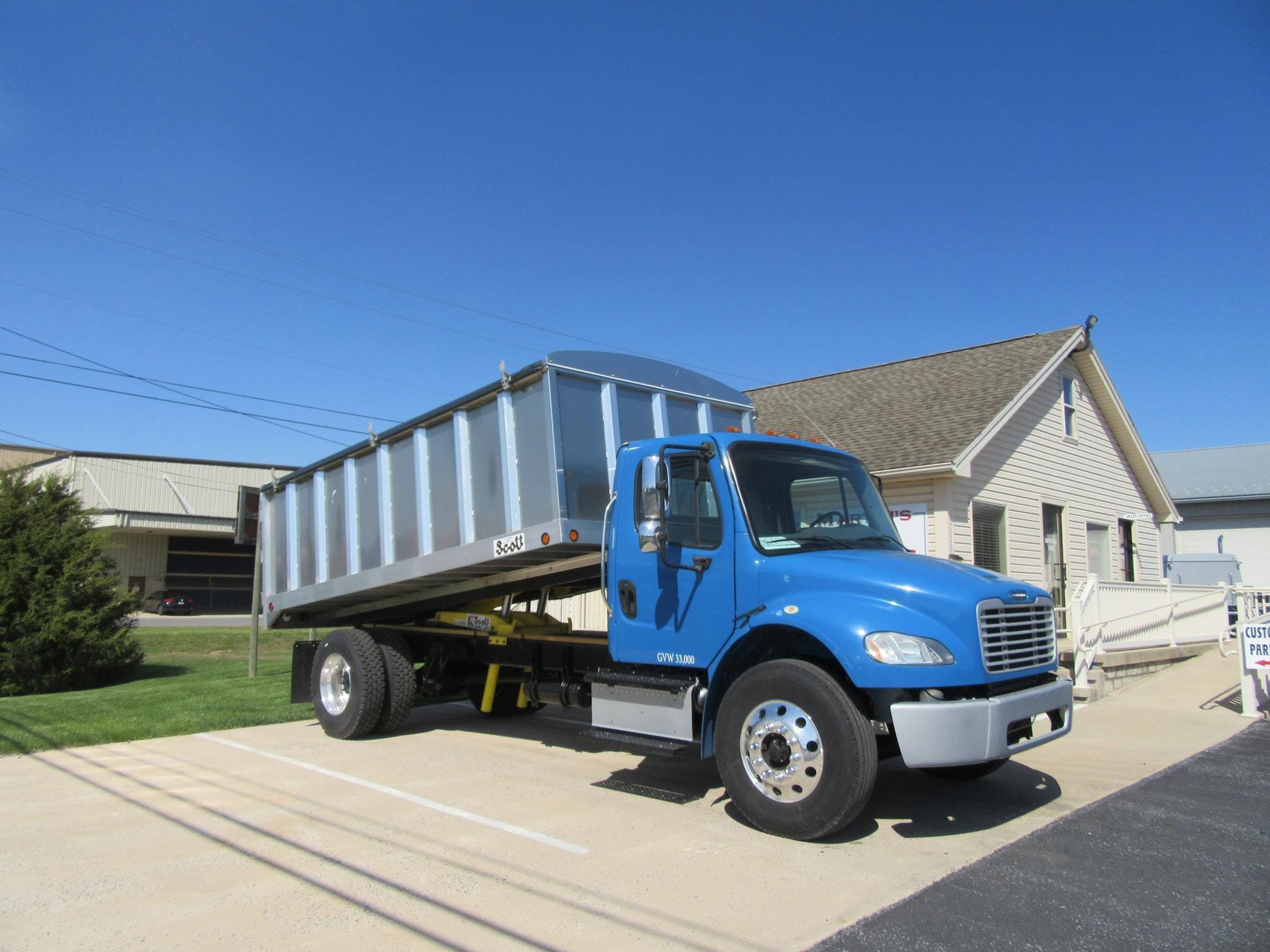 2017 Freightliner Business Class M2 106 Equipment Image0