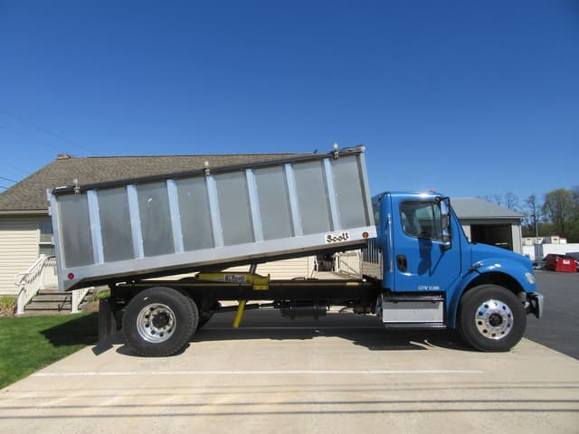 Image of Freightliner Business Class M2 106 equipment image 2