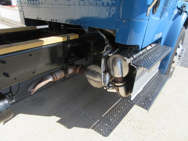 Image of Freightliner Business Class M2 106 equipment image 3