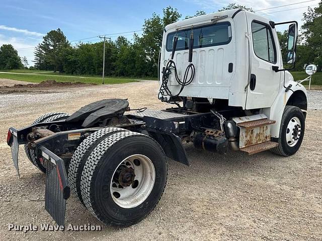Image of Freightliner Business Class M2 106 equipment image 4