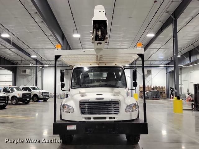 Image of Freightliner Business Class M2 equipment image 1