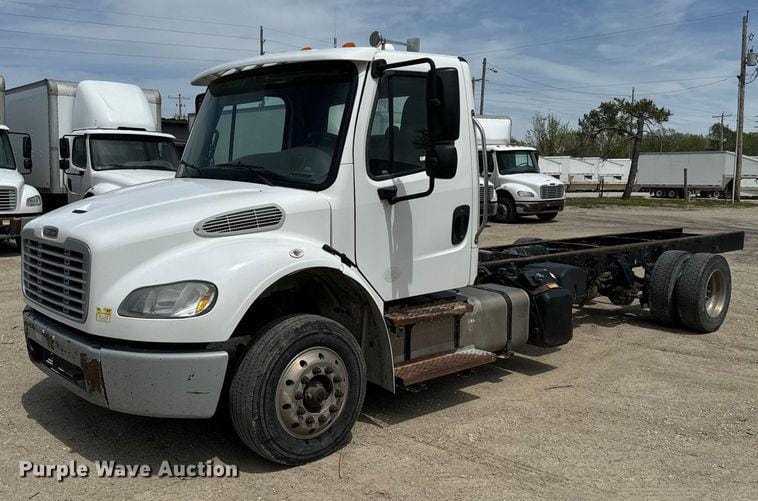 Main image Freightliner Business Class M2