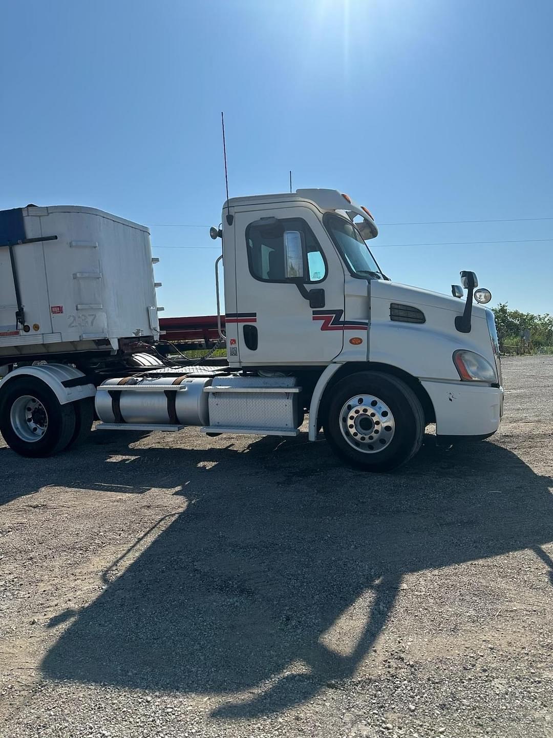 Image of Freightliner Cascadia 113 Primary image
