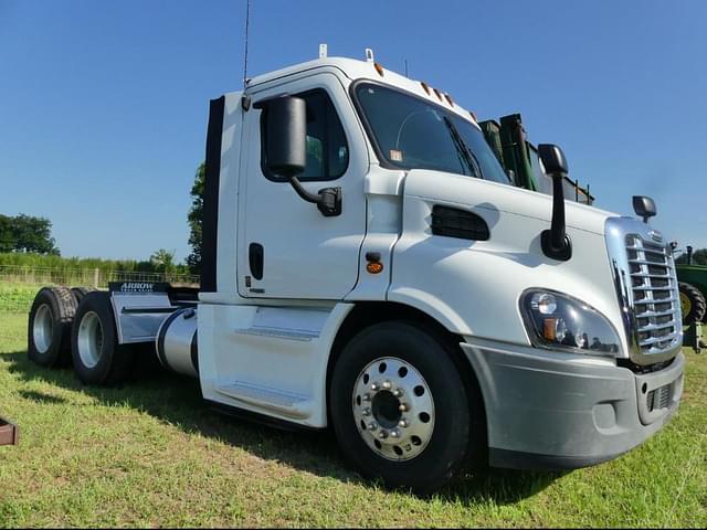 Image of Freightliner Cascadia 113 equipment image 1