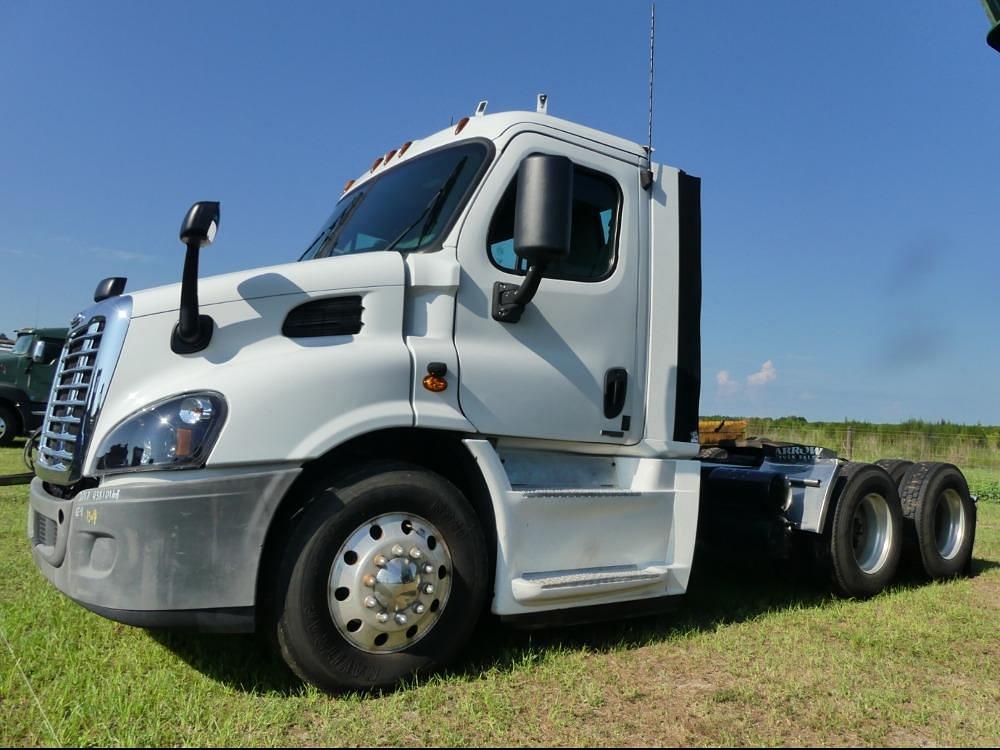 Image of Freightliner Cascadia 113 Primary image