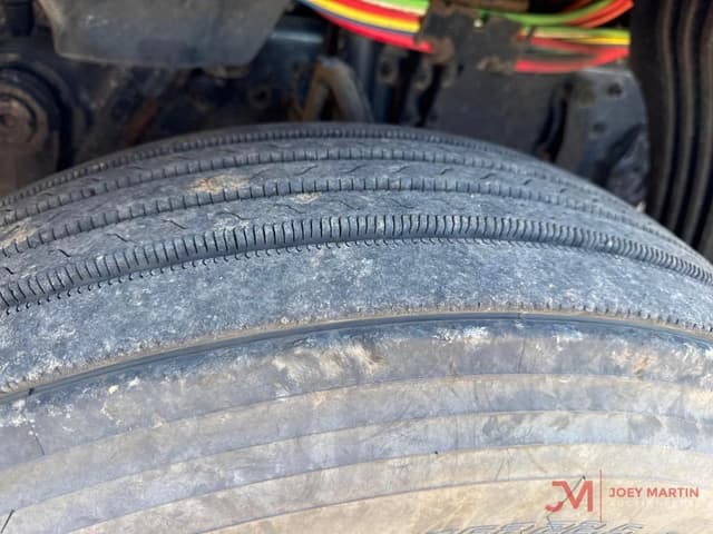 Image of Freightliner Cascadia 113 equipment image 4