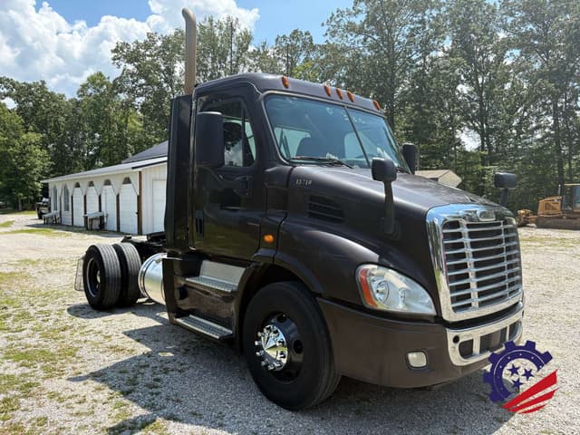 Image of Freightliner Cascadia 113 equipment image 4