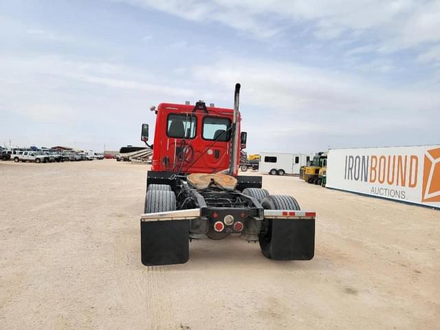 Image of Freightliner Cascadia 113 equipment image 3
