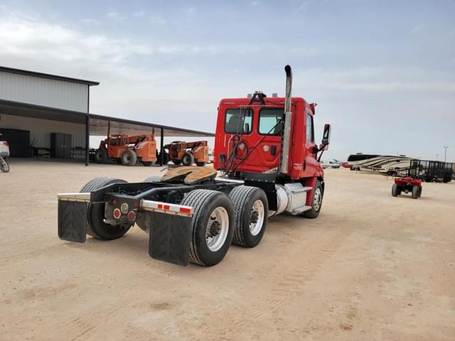 Image of Freightliner Cascadia 113 equipment image 4