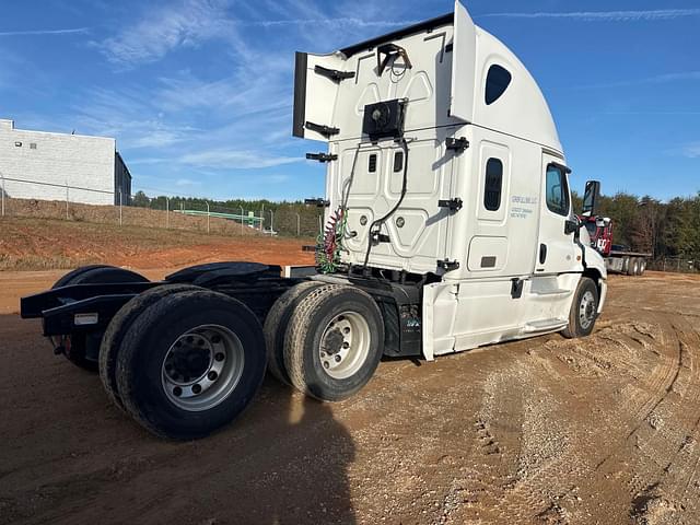 Image of Freightliner Cascadia 125 equipment image 3