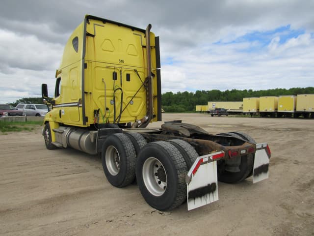 Image of Freightliner Cascadia 125 equipment image 3