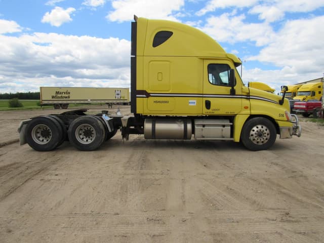 Image of Freightliner Cascadia 125 equipment image 4