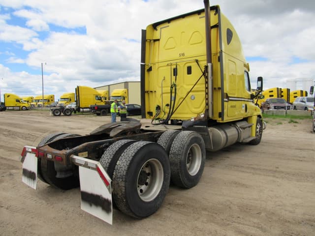 Image of Freightliner Cascadia 125 equipment image 2