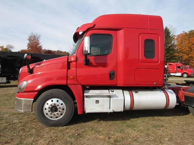 Image of Freightliner Cascadia 125 equipment image 2