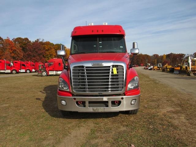 Image of Freightliner Cascadia 125 equipment image 1