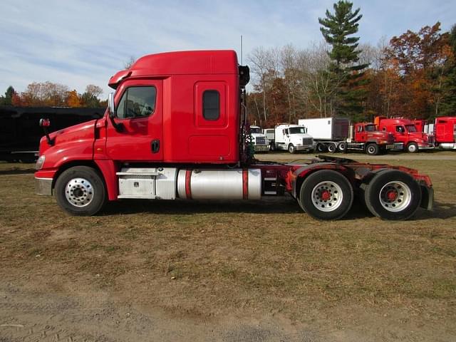 Image of Freightliner Cascadia 125 equipment image 3