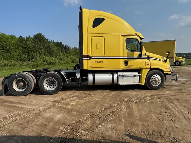 Image of Freightliner Cascadia 125 equipment image 4