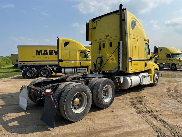 Image of Freightliner Cascadia 125 equipment image 3