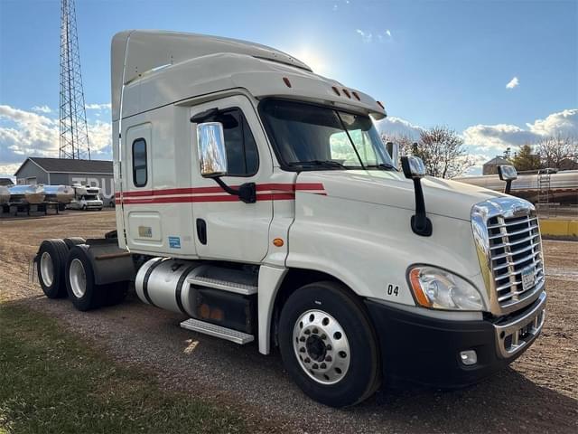 Image of Freightliner Cascadia 125 equipment image 2
