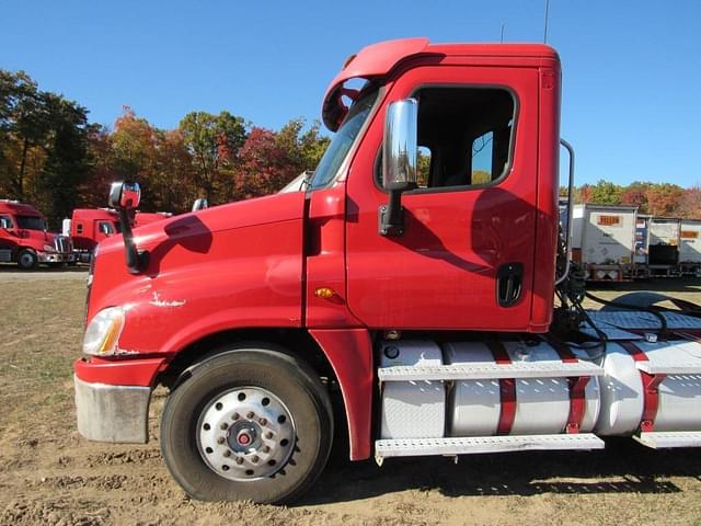 Image of Freightliner Cascadia 125 equipment image 1