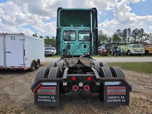 Image of Freightliner Cascadia 125 equipment image 2