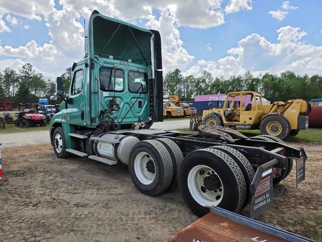 Image of Freightliner Cascadia 125 equipment image 1