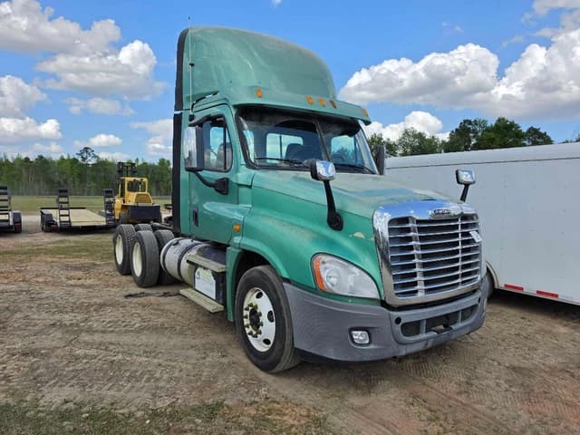 Image of Freightliner Cascadia 125 equipment image 4