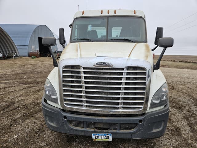 Image of Freightliner Cascadia 125 equipment image 1