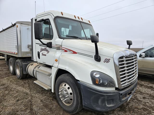 Image of Freightliner Cascadia 125 equipment image 2